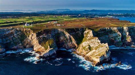 Faro del Cabo de Peñas al atardecer