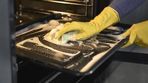 Limpieza de bandejas de horno profesionales