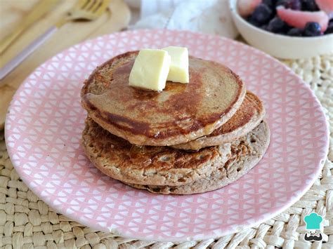 Tortitas sin huevo con sirope y frutas