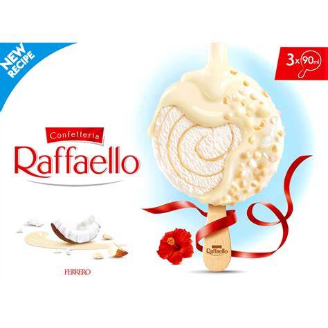 Helado Raffaello con sirope y trozos de bombón
