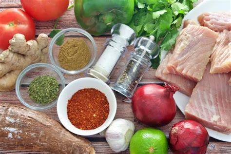 Ingredientes frescos para atún encebollado