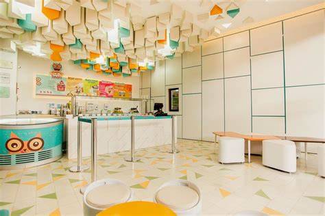 Interior moderno de la heladería Sabor a ti