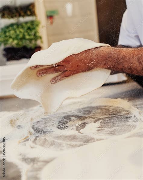 Masa de pizza recién amasada