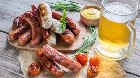 Variedad de salchichas alemanas para ensaladas
