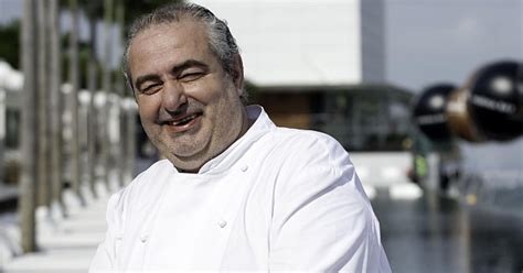 Santi Santamaría cocinando