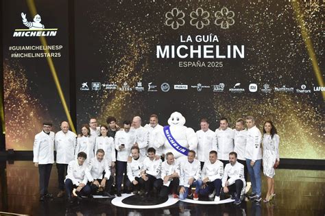 Guía Michelin con las estrellas de Can Fabes