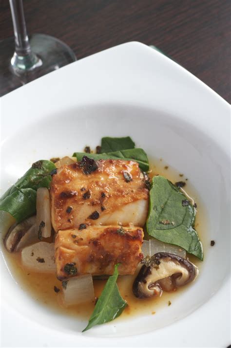 Bacalao con setas chinas emplatado