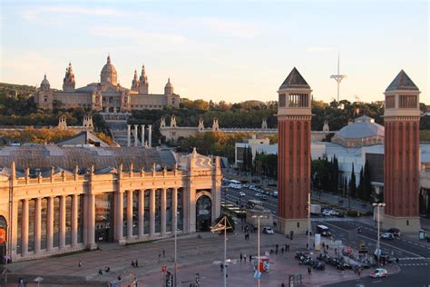 Avenida del Paralelo de Barcelona concurrida