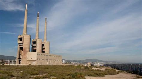 Las Tres Chimeneas de La Canadenca en Barcelona