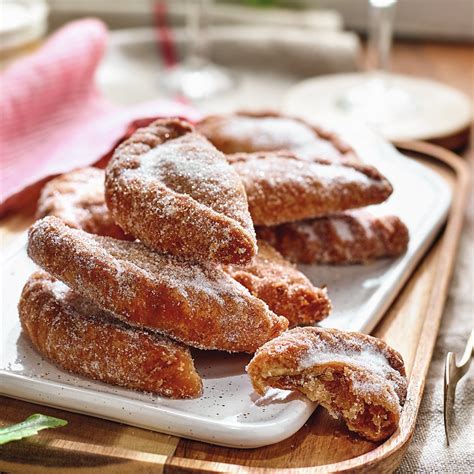 empanadillas dulces espolvoreadas con azúcar y canela