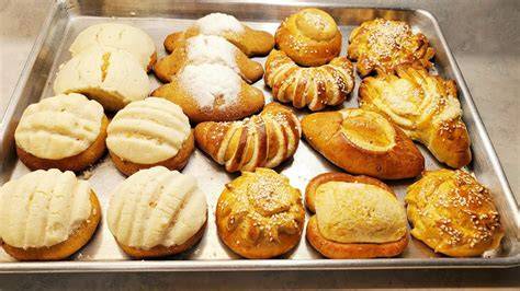 Variedad de pan dulce guatemalteco: conchas, champurradas, roscas