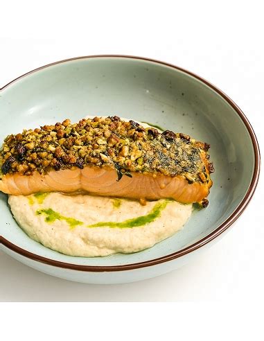 Plato de trucha con puré de coliflor y judías verdes
