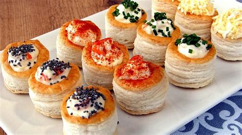 Surtido de volovanes con diferentes rellenos