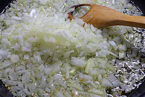 Sofrito de cebolla, ajo y puerro