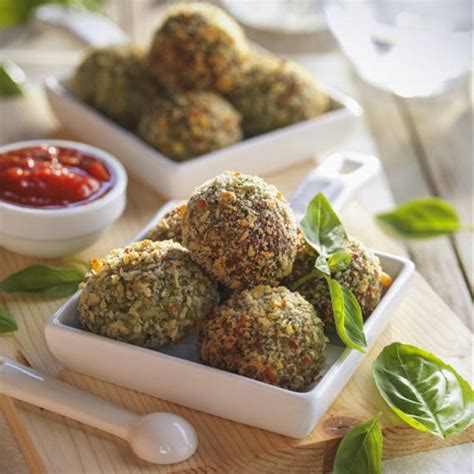 Albóndigas de brócoli con salsa de tomate