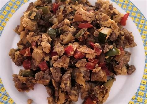 Ingredientes para un revuelto de carne con verduras