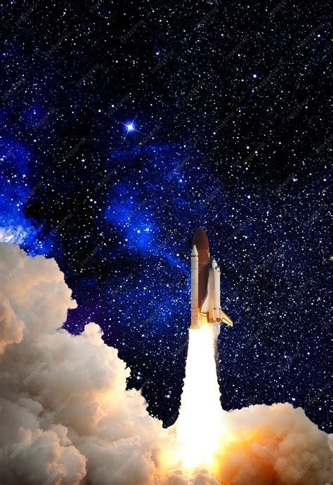Nave espacial en el espacio profundo con estrellas y nebulosas de fondo