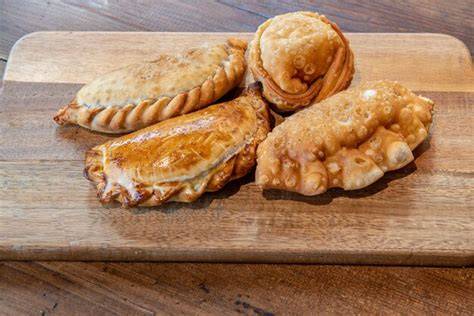 Surtido de empanadas con diferentes rellenos
