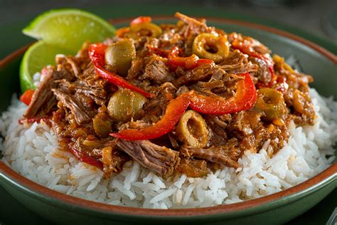 Paella de Madrid con arroz y ropa vieja