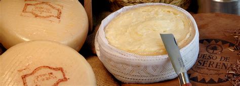 Queso de La Serena con su corteza amarillenta y su pasta cremosa