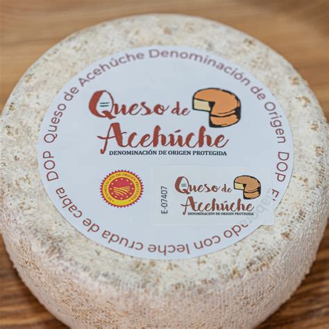 Queso de Acehúche con su corteza rugosa