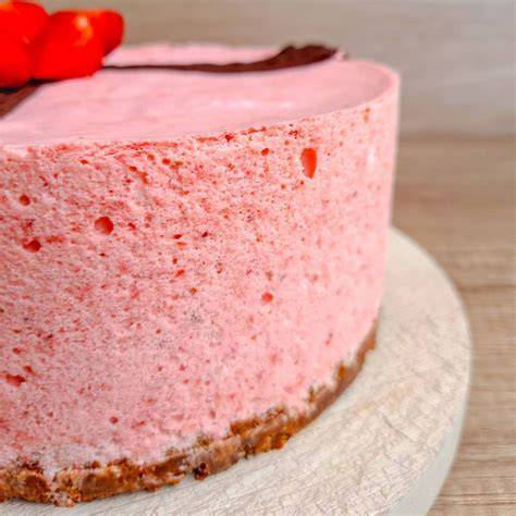 Torta mousse de frutilla terminada