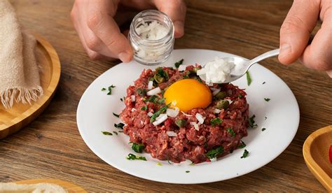 Ingredientes frescos para steak tartar