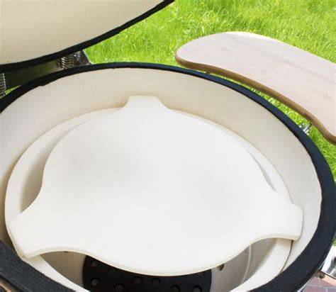 Kamado de cerámica con deflector