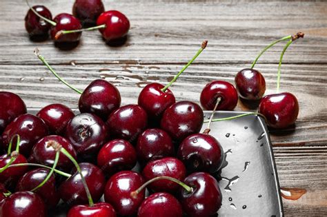 Cerezas frescas y maduras