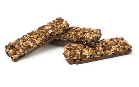 Imagen de una barrita de muesli con sus ingredientes