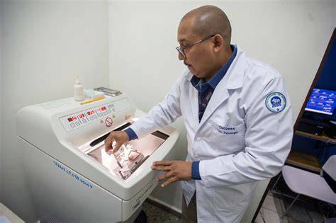 técnica de degüelle mecánico por congelación del cuello