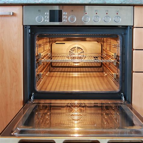 Interior de horno con raíles telescópicos