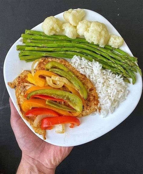 Plato de coliflor con pimientos salteados