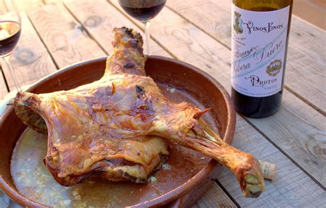 Cordero lechal asándose en el horno