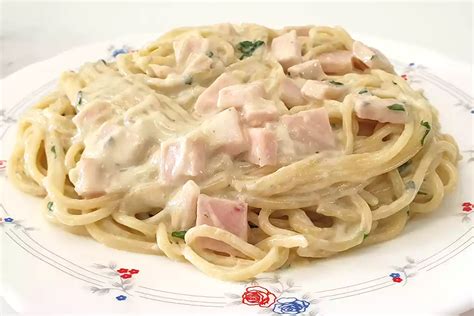 Plato de espaguetis con salsa Roquefort