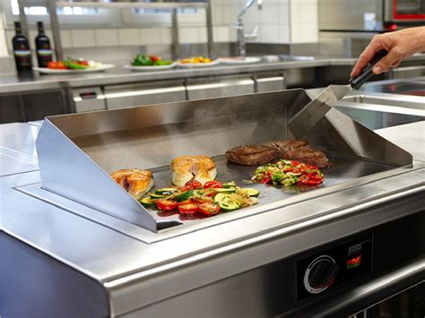 Plancha de cocina industrial con filetes