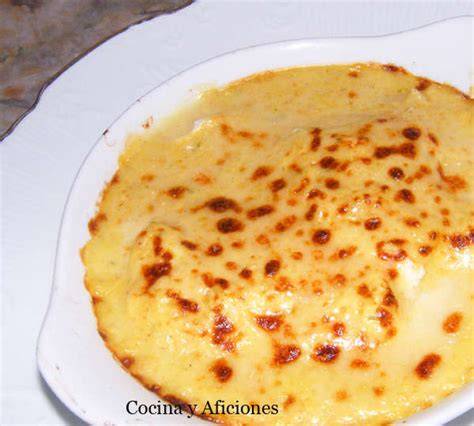 Plato gratinado con salsa Mornay