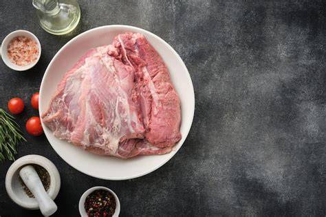 Ingredientes para marinar cabrito: ajo, sal, hierbas