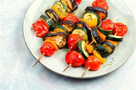 Brochetas de verduras asadas