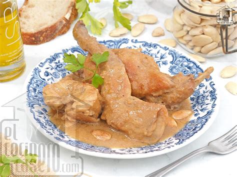 Ingredientes y preparación de una salsa de almendras o ajopollo