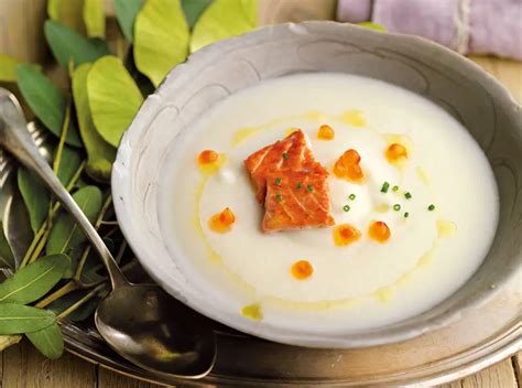 Crema de coliflor con huevas de salmón