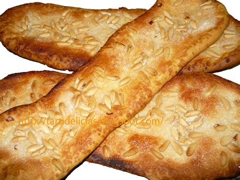Coca de Vidre recién salida del horno