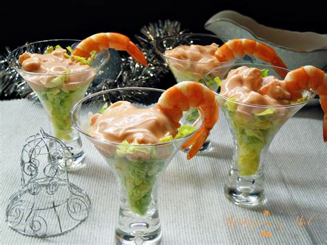 Ensalada de cóctel de gambas en copas individuales
