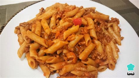 Macarrones con carne picada y salsa