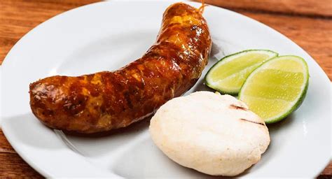 Chorizos caseros en proceso de curación
