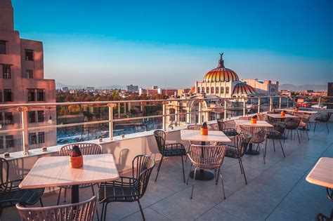 Fotografía de la terraza de Le Coq en Oviedo