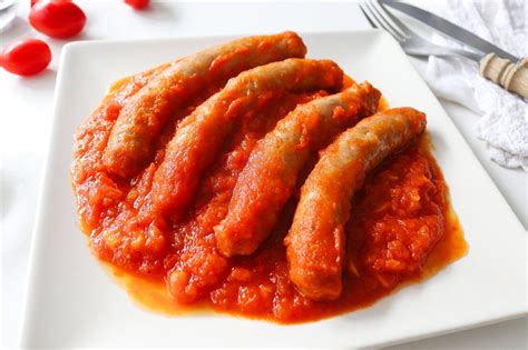 Salsa de tomate con salchichas y especias