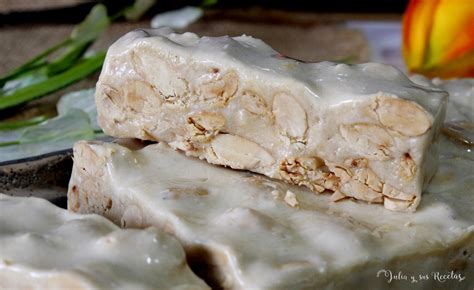 Turrón duro casero ya moldeado y listo para enfriar