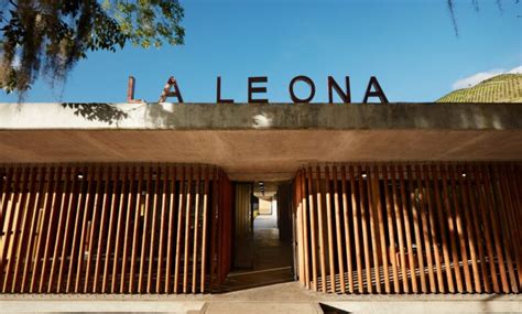 Diseño arquitectónico del Colegio La Leona con huertas
