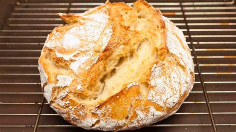 Hogaza de pan tradicional preparada por Lancelot Caballero